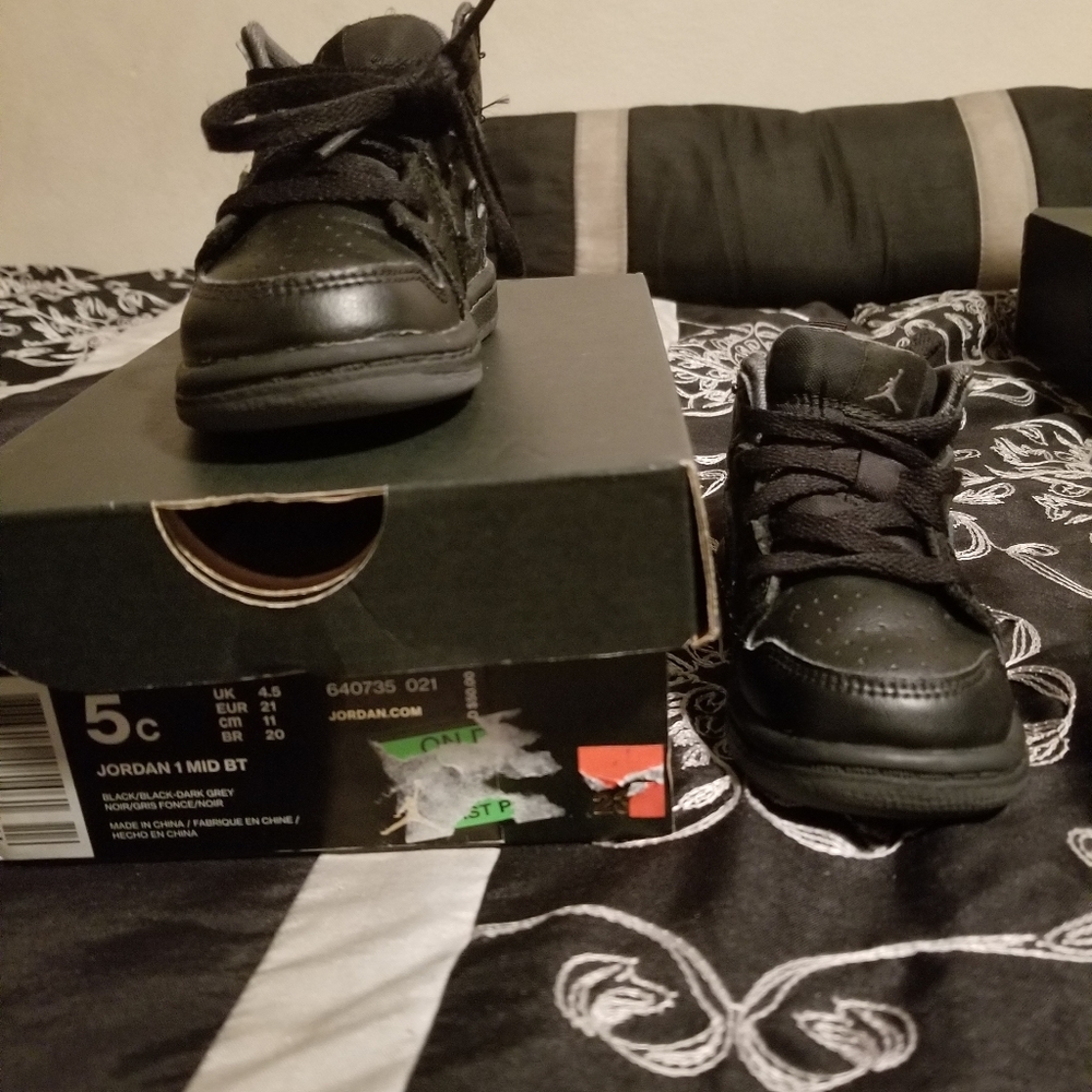 Toddler boy Nike's